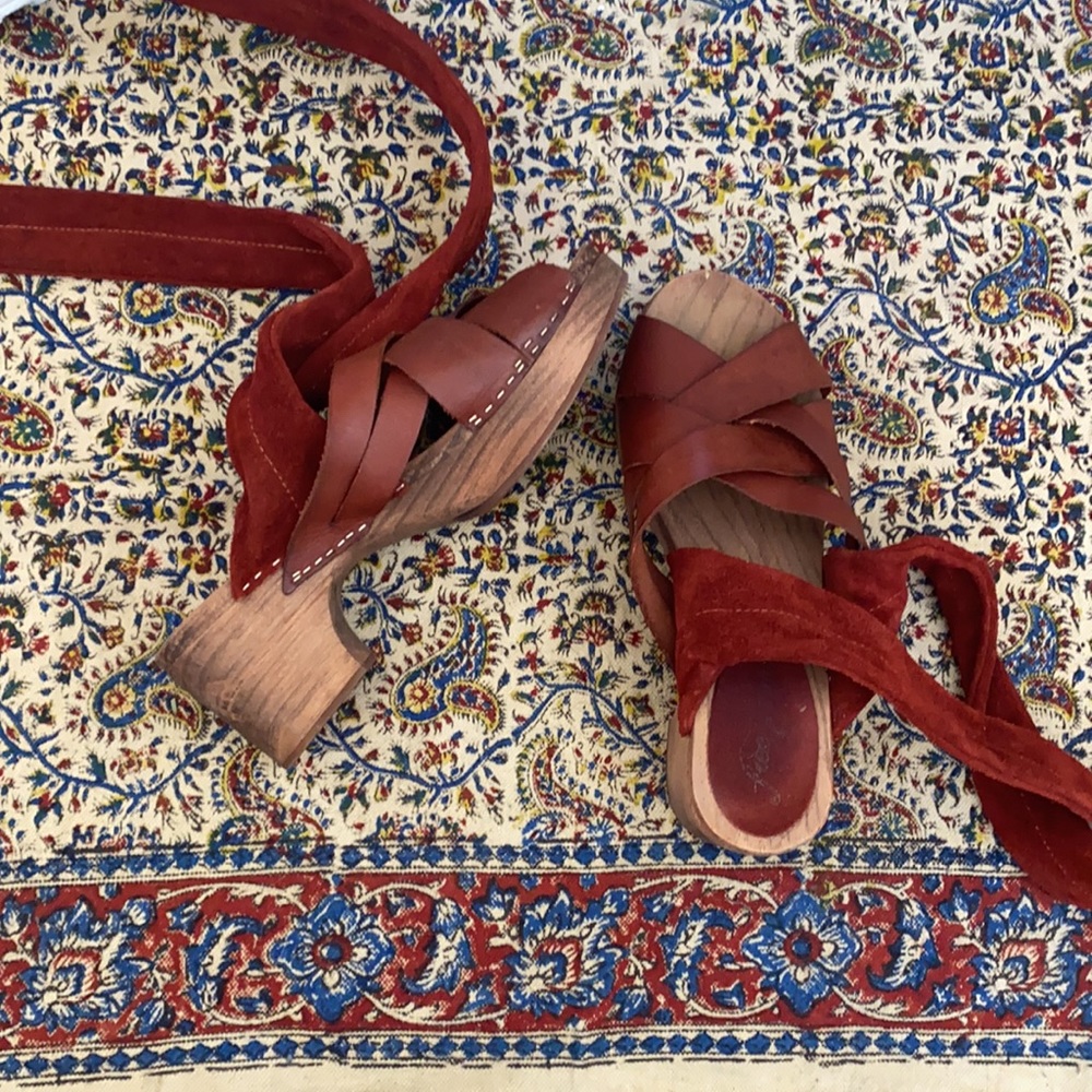 FREE PEOPLE CLOGS euro 36